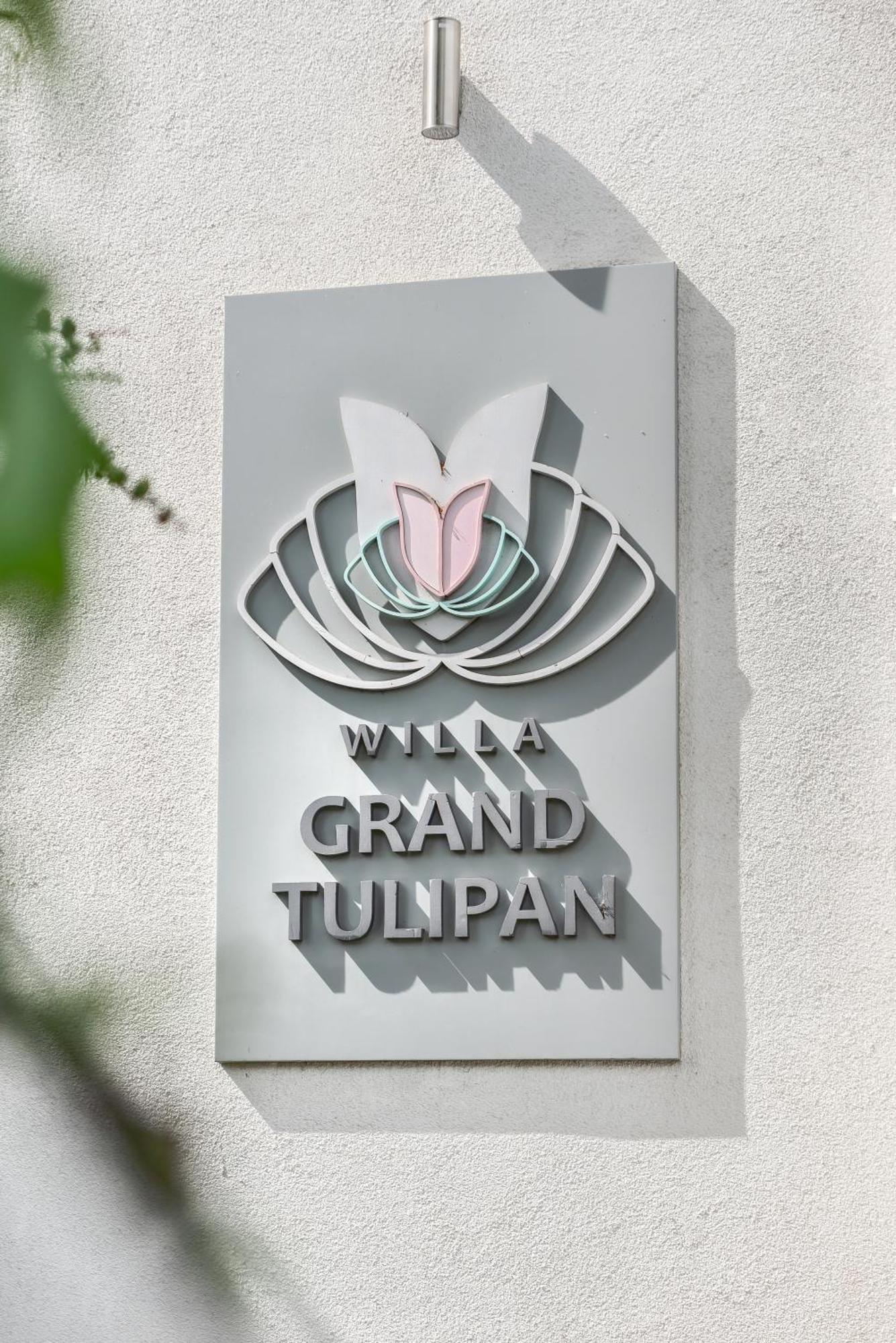 Grand Tulipan Bed & Breakfast Gdynia Bagian luar foto